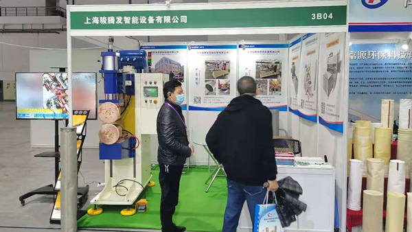 91免费版短视频公司参加滤网滤芯行业展会与众多行业人士交流沟通